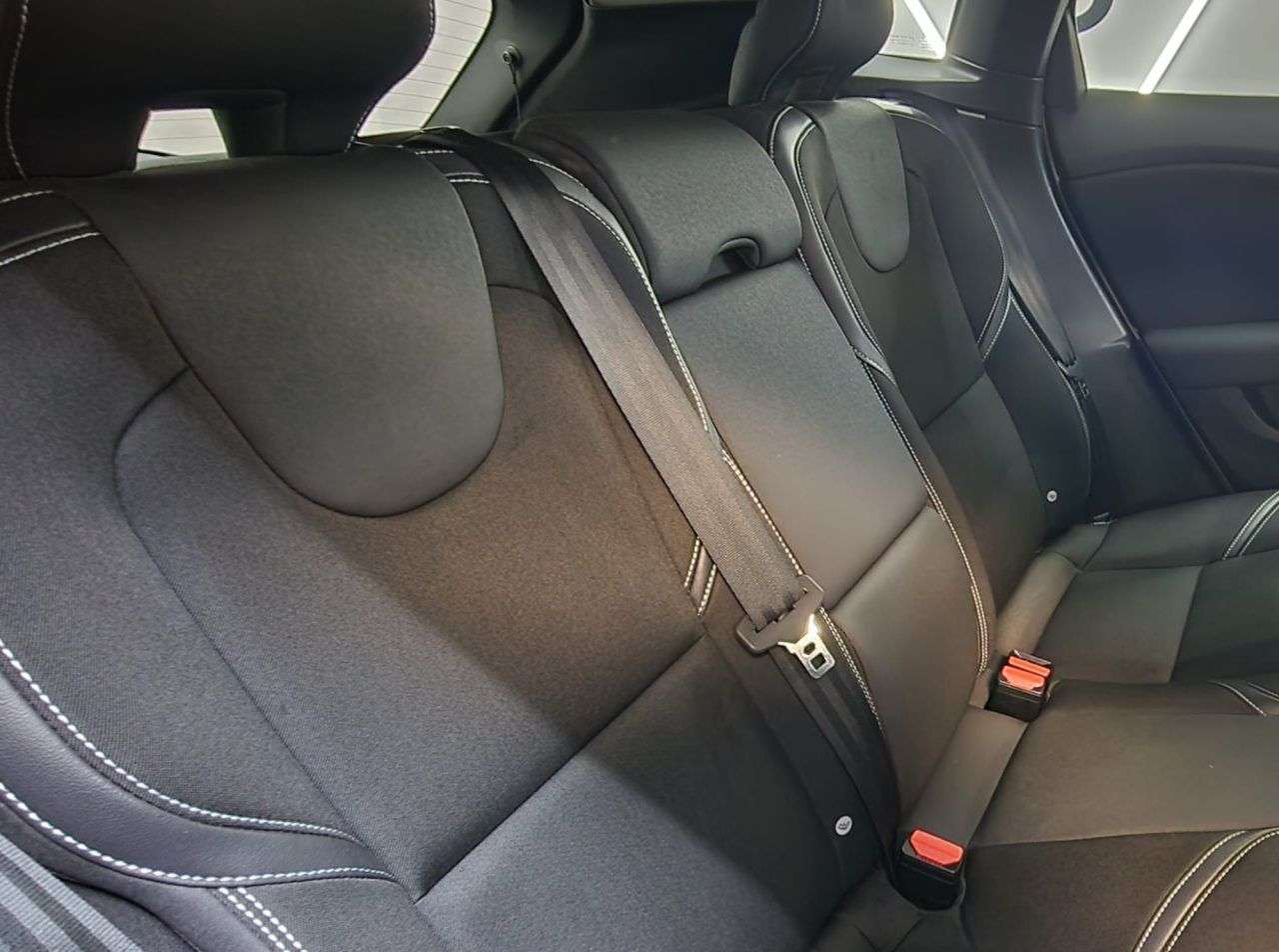 2017 VOLVO V40 2017 VOLVO V40