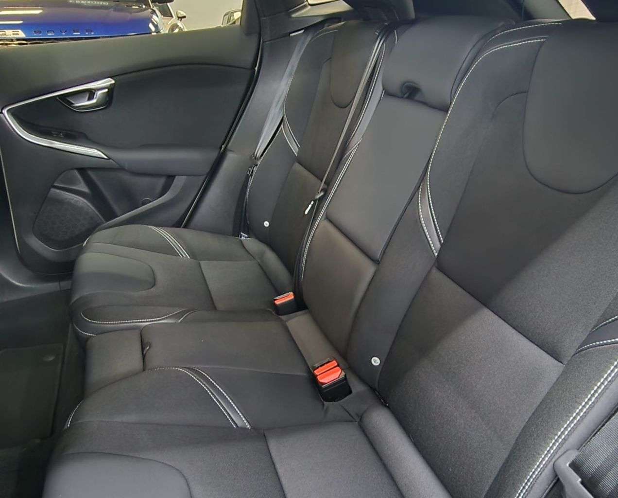 2017 VOLVO V40 2017 VOLVO V40