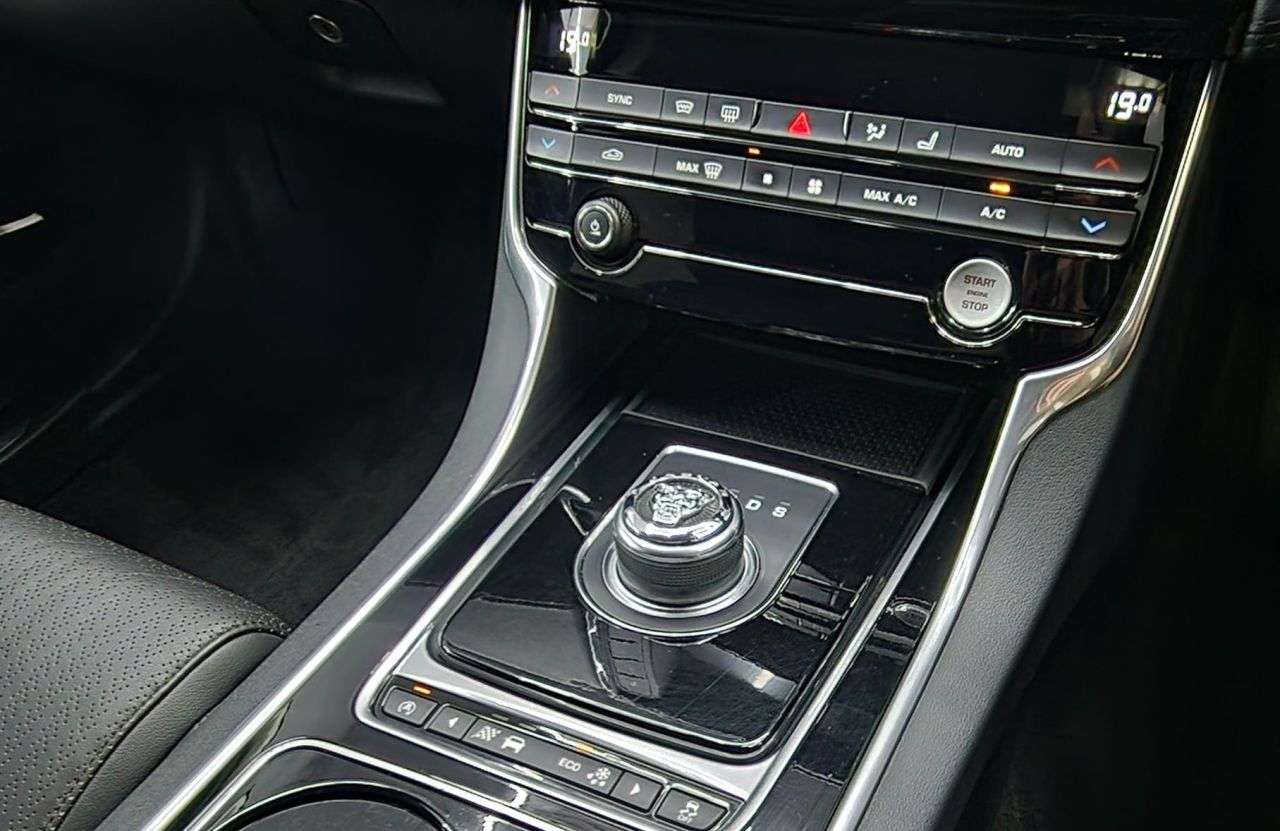 2017 JAGUAR XE 2017 JAGUAR XE
