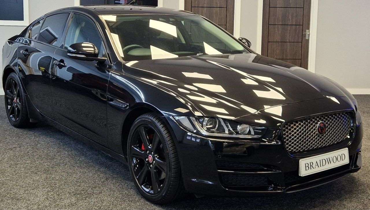 A 2017 JAGUAR XE 2.0d Portfolio Saloon 4dr Diesel Auto Euro 6 (s/s) (180 ps) A 2017 JAGUAR XE 2.0d Portfolio Saloon 4dr Diesel Auto Euro 6 (s/s) (180 ps)