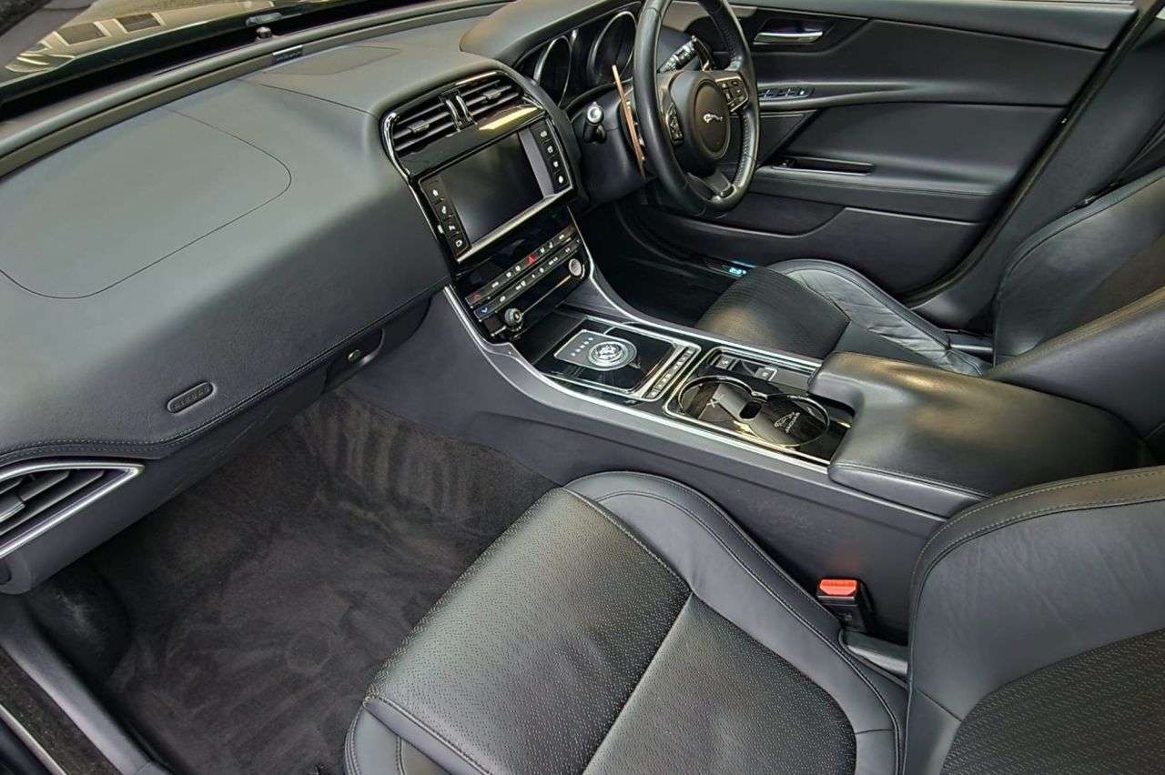 2017 JAGUAR XE 2017 JAGUAR XE