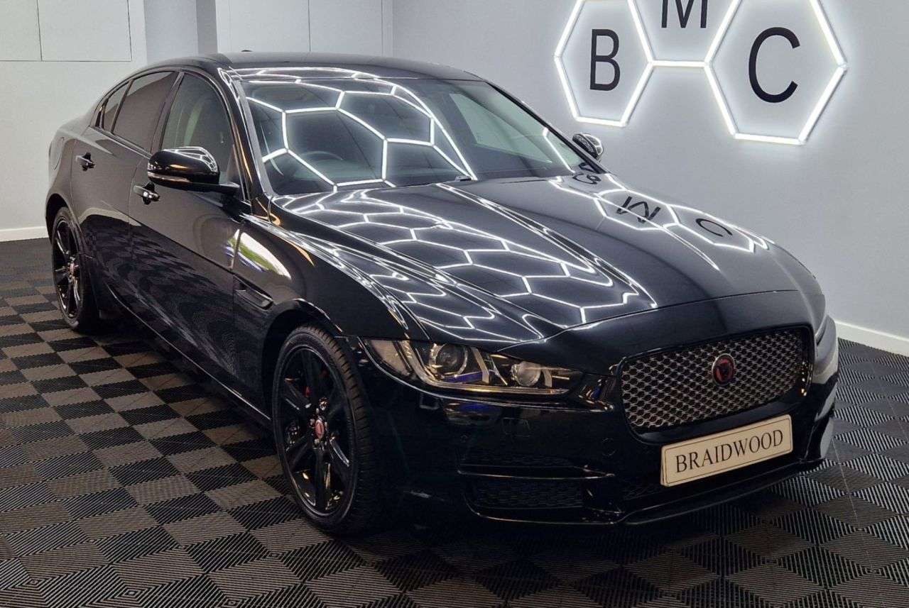 A 2017 JAGUAR XE 2.0d Portfolio Saloon 4dr Diesel Auto Euro 6 (s/s) (180 ps) A 2017 JAGUAR XE 2.0d Portfolio Saloon 4dr Diesel Auto Euro 6 (s/s) (180 ps)