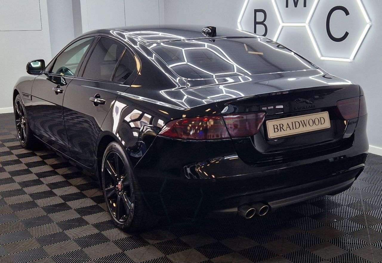 A 2017 JAGUAR XE 2.0d Portfolio Saloon 4dr Diesel Auto Euro 6 (s/s) (180 ps) A 2017 JAGUAR XE 2.0d Portfolio Saloon 4dr Diesel Auto Euro 6 (s/s) (180 ps)