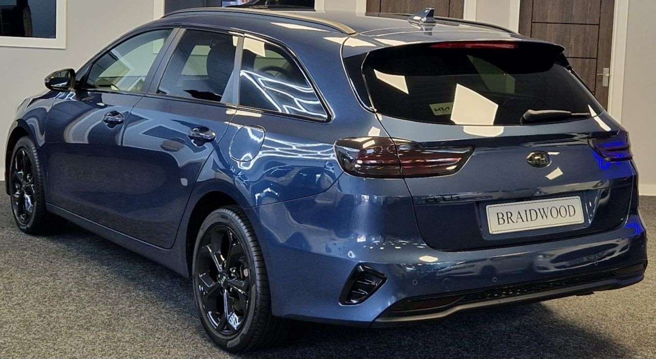 A 2021 KIA CEED 1.5 T-GDi 3 Sportswagon 5dr Petrol Manual Euro 6 (s/s) (158 bhp) A 2021 KIA CEED 1.5 T-GDi 3 Sportswagon 5dr Petrol Manual Euro 6 (s/s) (158 bhp)