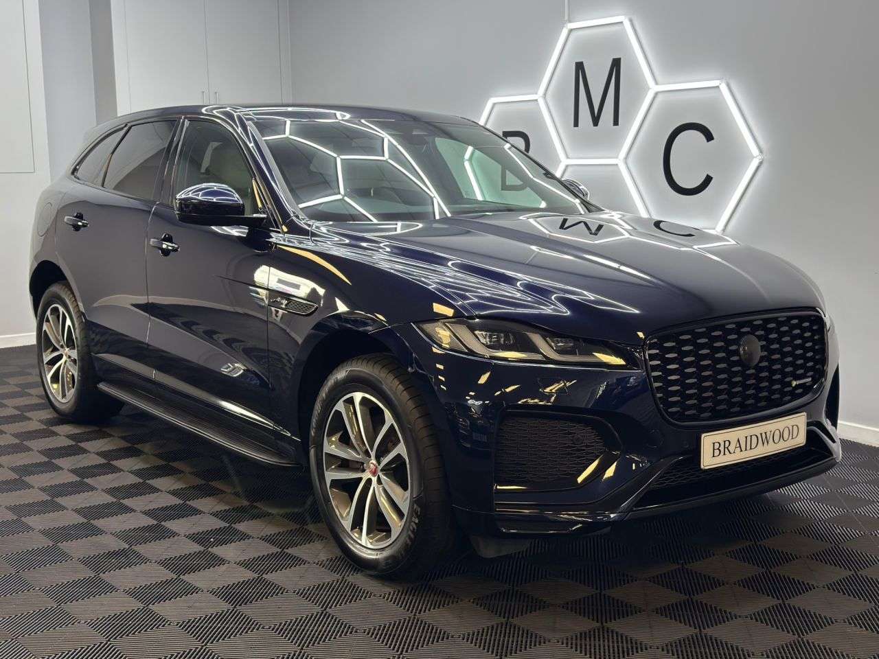 A 2022 JAGUAR F-PACE 2.0 D200 MHEV R-Dynamic S SUV 5dr Diesel Auto AWD Euro 6 (s/s) (204 ps) A 2022 JAGUAR F-PACE 2.0 D200 MHEV R-Dynamic S SUV 5dr Diesel Auto AWD Euro 6 (s/s) (204 ps)