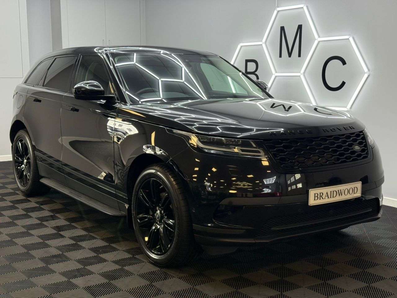 A 2018 LAND ROVER RANGE ROVER VELAR 2.0 D240 SE SUV 5dr Diesel Auto 4WD Euro 6 (s/s) (240 ps) A 2018 LAND ROVER RANGE ROVER VELAR 2.0 D240 SE SUV 5dr Diesel Auto 4WD Euro 6 (s/s) (240 ps)