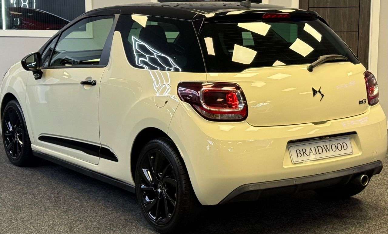 A 2018 DS AUTOMOBILES DS 3 1.2 PureTech Parthenon Cream Hatchback 3dr Petrol Manual Euro 6 (s/s) (110 A 2018 DS AUTOMOBILES DS 3 1.2 PureTech Parthenon Cream Hatchback 3dr Petrol Manual Euro 6 (s/s) (110