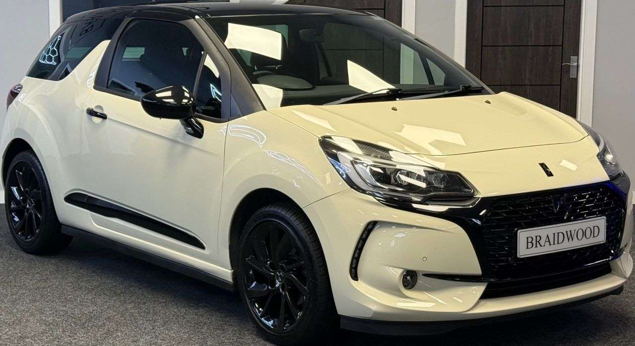 A 2018 DS AUTOMOBILES DS 3 1.2 PureTech Parthenon Cream Hatchback 3dr Petrol Manual Euro 6 (s/s) (110 A 2018 DS AUTOMOBILES DS 3 1.2 PureTech Parthenon Cream Hatchback 3dr Petrol Manual Euro 6 (s/s) (110