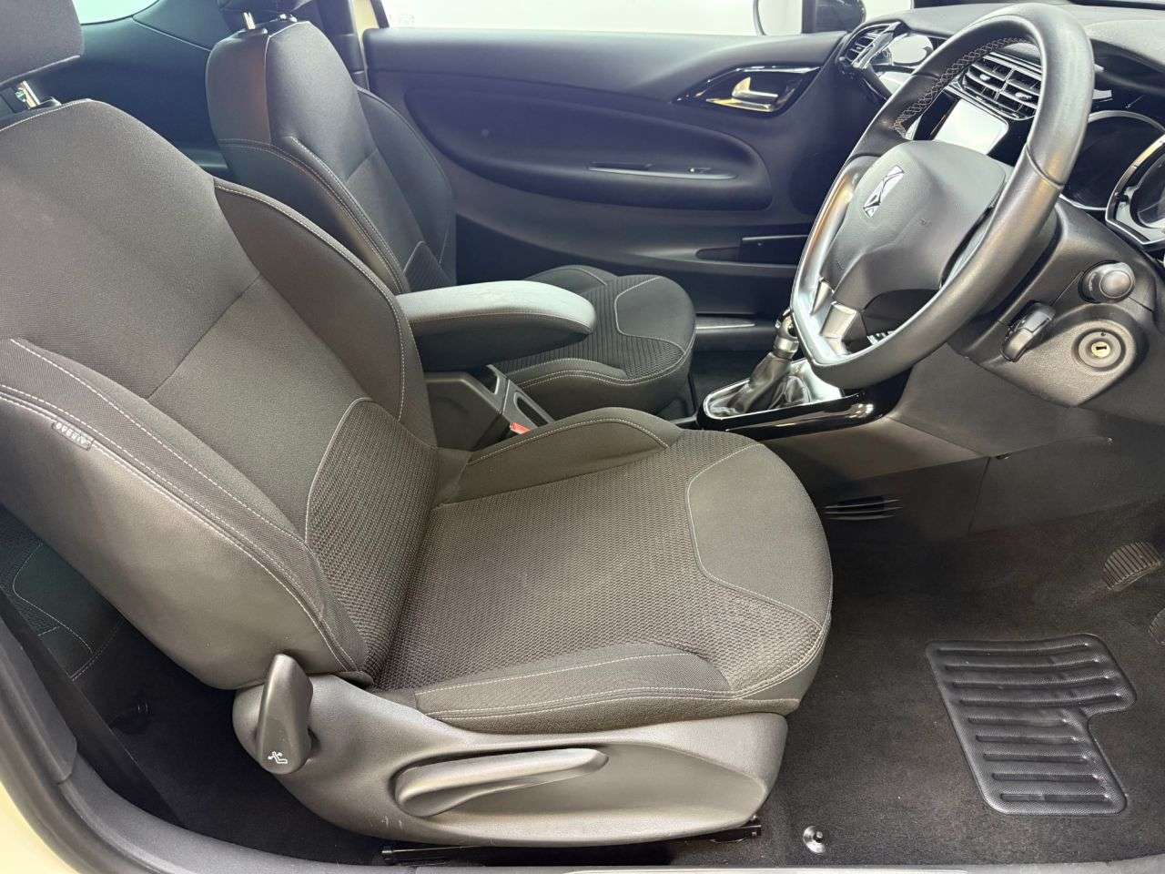 2018 DS AUTOMOBILES DS 3 2018 DS AUTOMOBILES DS 3