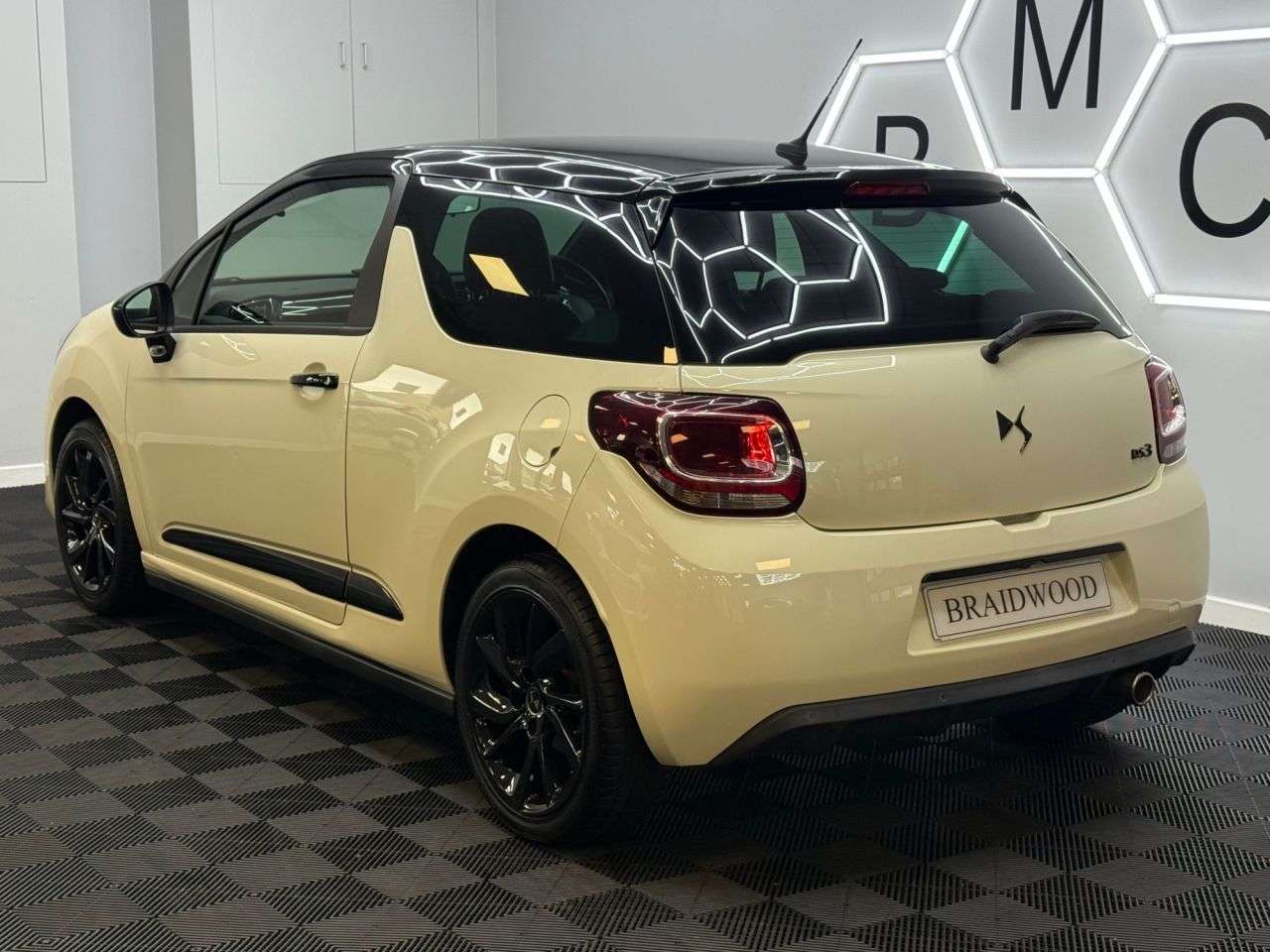 A 2018 DS AUTOMOBILES DS 3 1.2 PureTech Parthenon Cream Hatchback 3dr Petrol Manual Euro 6 (s/s) (110 A 2018 DS AUTOMOBILES DS 3 1.2 PureTech Parthenon Cream Hatchback 3dr Petrol Manual Euro 6 (s/s) (110
