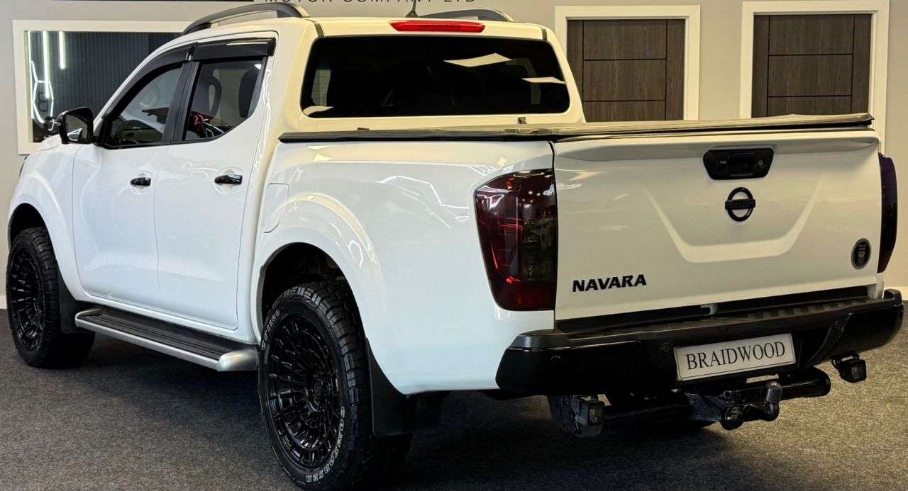 A 2017 NISSAN NAVARA 2.3 dCi Tekna Pickup Double Cab 4dr Diesel Manual 4WD Euro 6 (s/s) (190 ps) A 2017 NISSAN NAVARA 2.3 dCi Tekna Pickup Double Cab 4dr Diesel Manual 4WD Euro 6 (s/s) (190 ps)