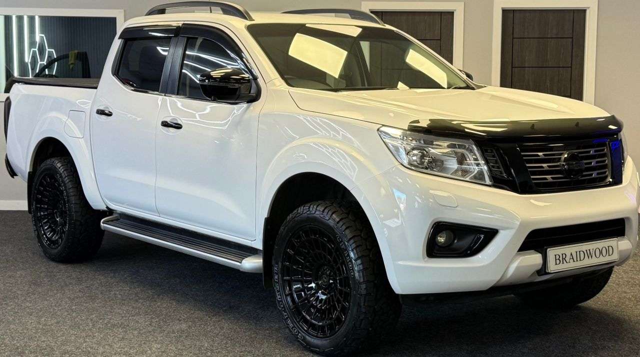 A 2017 NISSAN NAVARA 2.3 dCi Tekna Pickup Double Cab 4dr Diesel Manual 4WD Euro 6 (s/s) (190 ps) A 2017 NISSAN NAVARA 2.3 dCi Tekna Pickup Double Cab 4dr Diesel Manual 4WD Euro 6 (s/s) (190 ps)