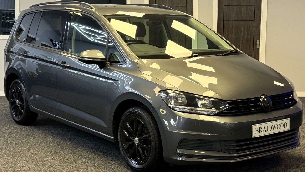 A 2017 VOLKSWAGEN TOURAN 1.2 TSI SE MPV 5dr Petrol Manual Euro 6 (s/s) (110 ps) A 2017 VOLKSWAGEN TOURAN 1.2 TSI SE MPV 5dr Petrol Manual Euro 6 (s/s) (110 ps)