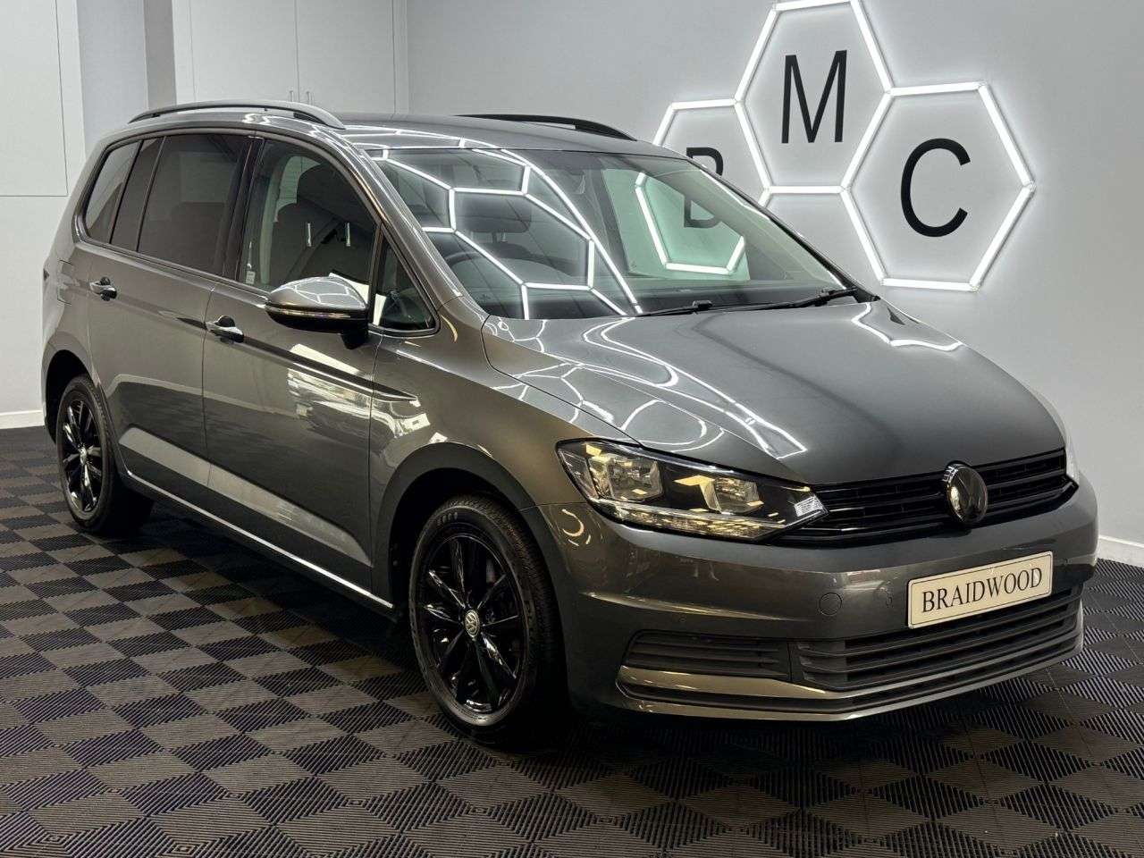 A 2017 VOLKSWAGEN TOURAN 1.2 TSI SE MPV 5dr Petrol Manual Euro 6 (s/s) (110 ps) A 2017 VOLKSWAGEN TOURAN 1.2 TSI SE MPV 5dr Petrol Manual Euro 6 (s/s) (110 ps)