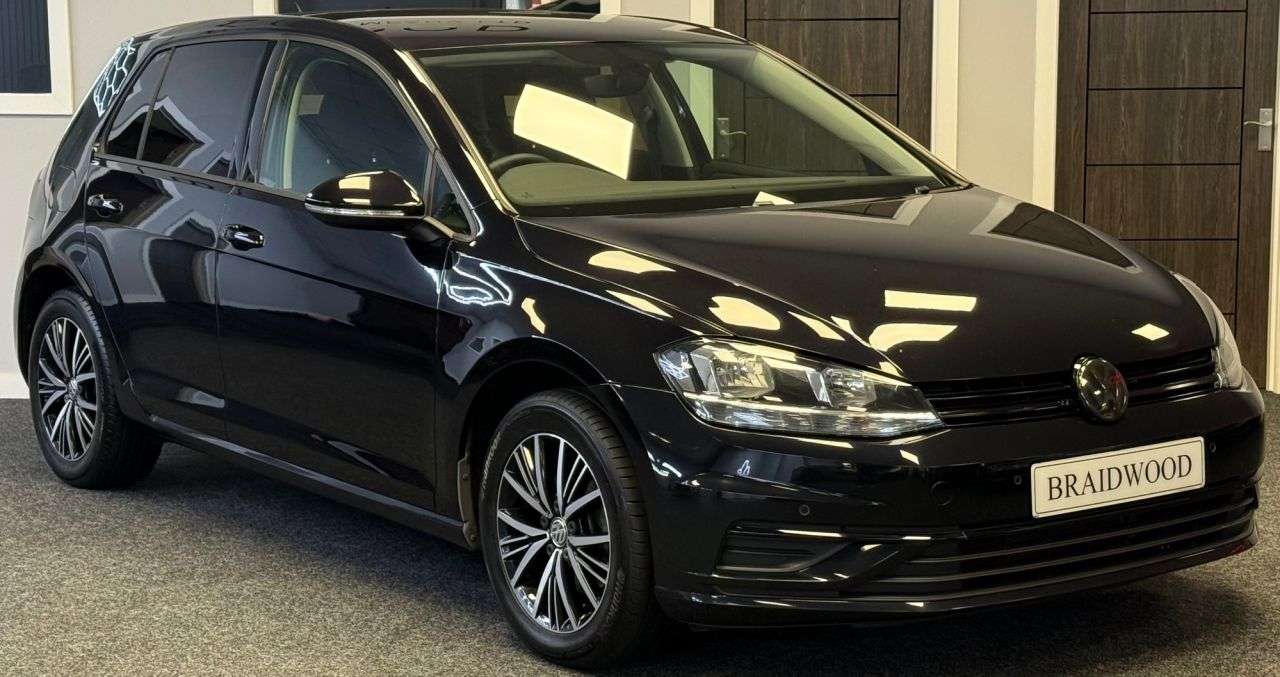 A 2017 VOLKSWAGEN GOLF 1.4 TSI BlueMotion Tech SE Hatchback 5dr Petrol Manual Euro 6 (s/s) (125 ps A 2017 VOLKSWAGEN GOLF 1.4 TSI BlueMotion Tech SE Hatchback 5dr Petrol Manual Euro 6 (s/s) (125 ps