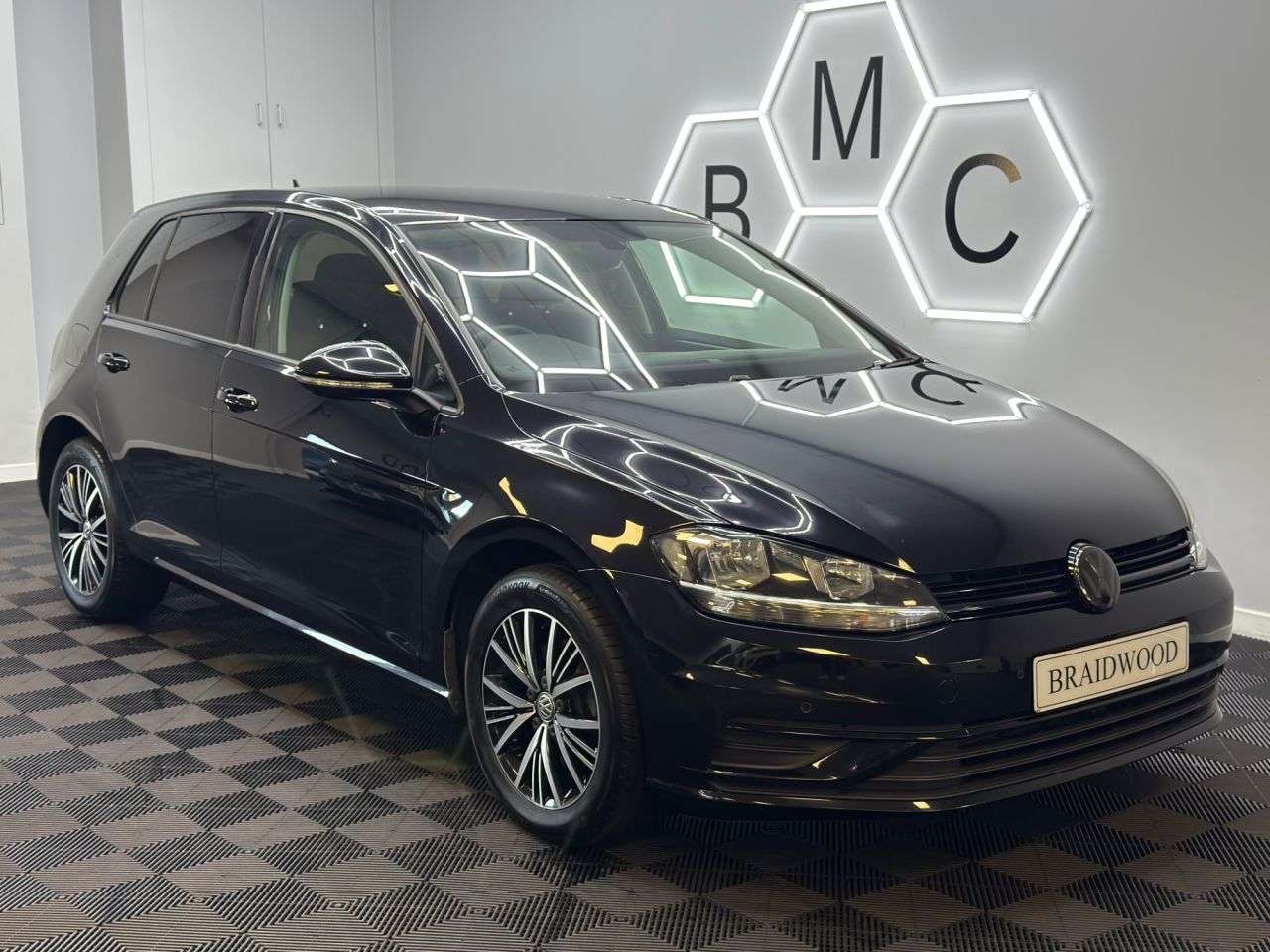 A 2017 VOLKSWAGEN GOLF 1.4 TSI BlueMotion Tech SE Hatchback 5dr Petrol Manual Euro 6 (s/s) (125 ps A 2017 VOLKSWAGEN GOLF 1.4 TSI BlueMotion Tech SE Hatchback 5dr Petrol Manual Euro 6 (s/s) (125 ps