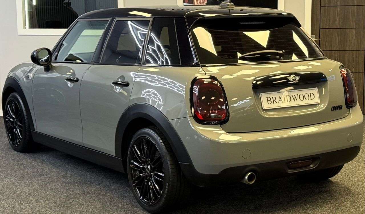 A 2017 MINI HATCH 1.5 Cooper Hatchback 5dr Petrol Manual Euro 6 (s/s) (136 ps) A 2017 MINI HATCH 1.5 Cooper Hatchback 5dr Petrol Manual Euro 6 (s/s) (136 ps)