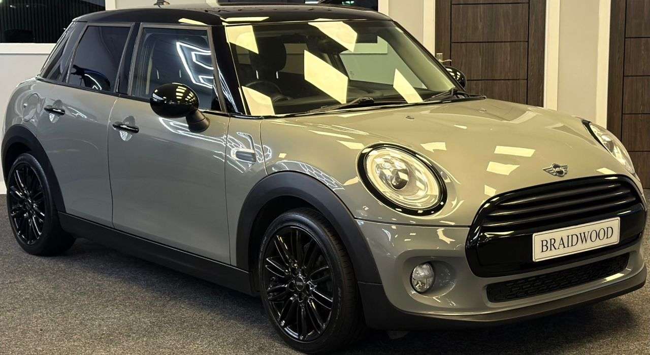 A 2017 MINI HATCH 1.5 Cooper Hatchback 5dr Petrol Manual Euro 6 (s/s) (136 ps) A 2017 MINI HATCH 1.5 Cooper Hatchback 5dr Petrol Manual Euro 6 (s/s) (136 ps)