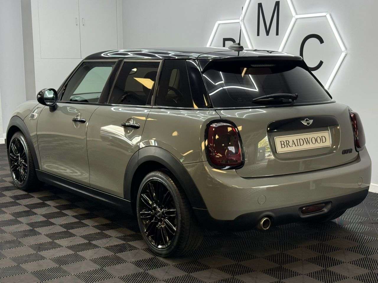 A 2017 MINI HATCH 1.5 Cooper Hatchback 5dr Petrol Manual Euro 6 (s/s) (136 ps) A 2017 MINI HATCH 1.5 Cooper Hatchback 5dr Petrol Manual Euro 6 (s/s) (136 ps)