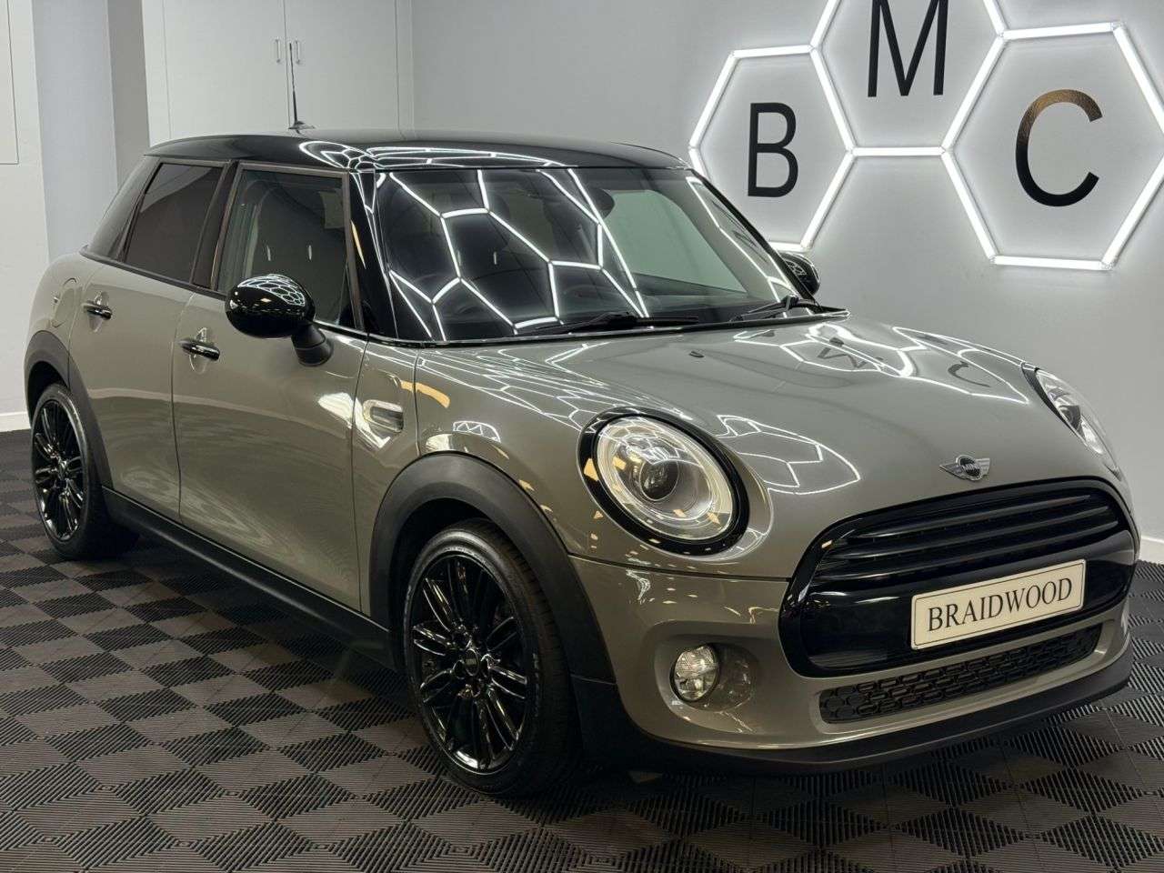 A 2017 MINI HATCH 1.5 Cooper Hatchback 5dr Petrol Manual Euro 6 (s/s) (136 ps) A 2017 MINI HATCH 1.5 Cooper Hatchback 5dr Petrol Manual Euro 6 (s/s) (136 ps)