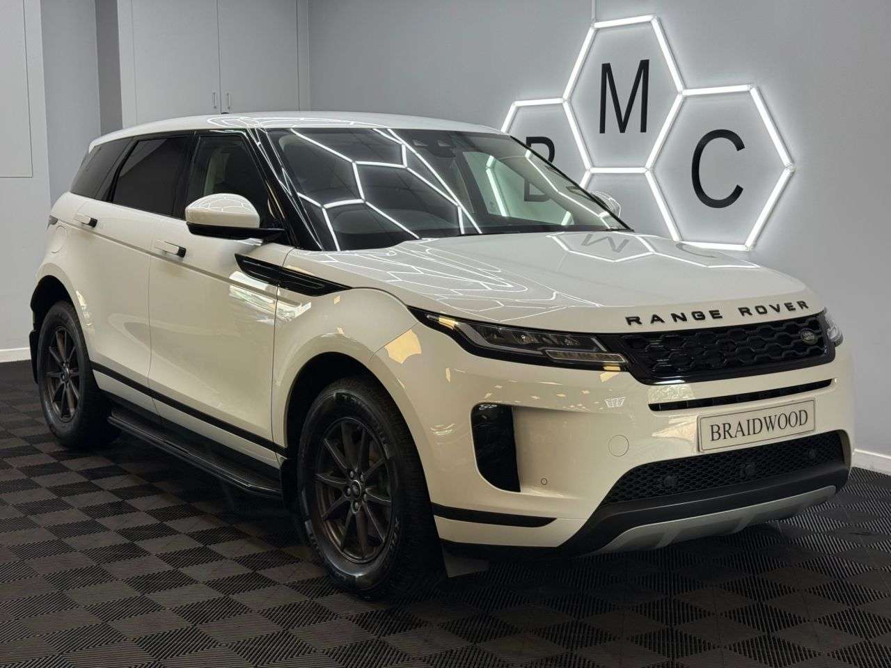 A 2019 LAND ROVER RANGE ROVER EVOQUE 2.0 D150 SUV 5dr Diesel Manual FWD Euro 6 (s/s) (150 ps) A 2019 LAND ROVER RANGE ROVER EVOQUE 2.0 D150 SUV 5dr Diesel Manual FWD Euro 6 (s/s) (150 ps)