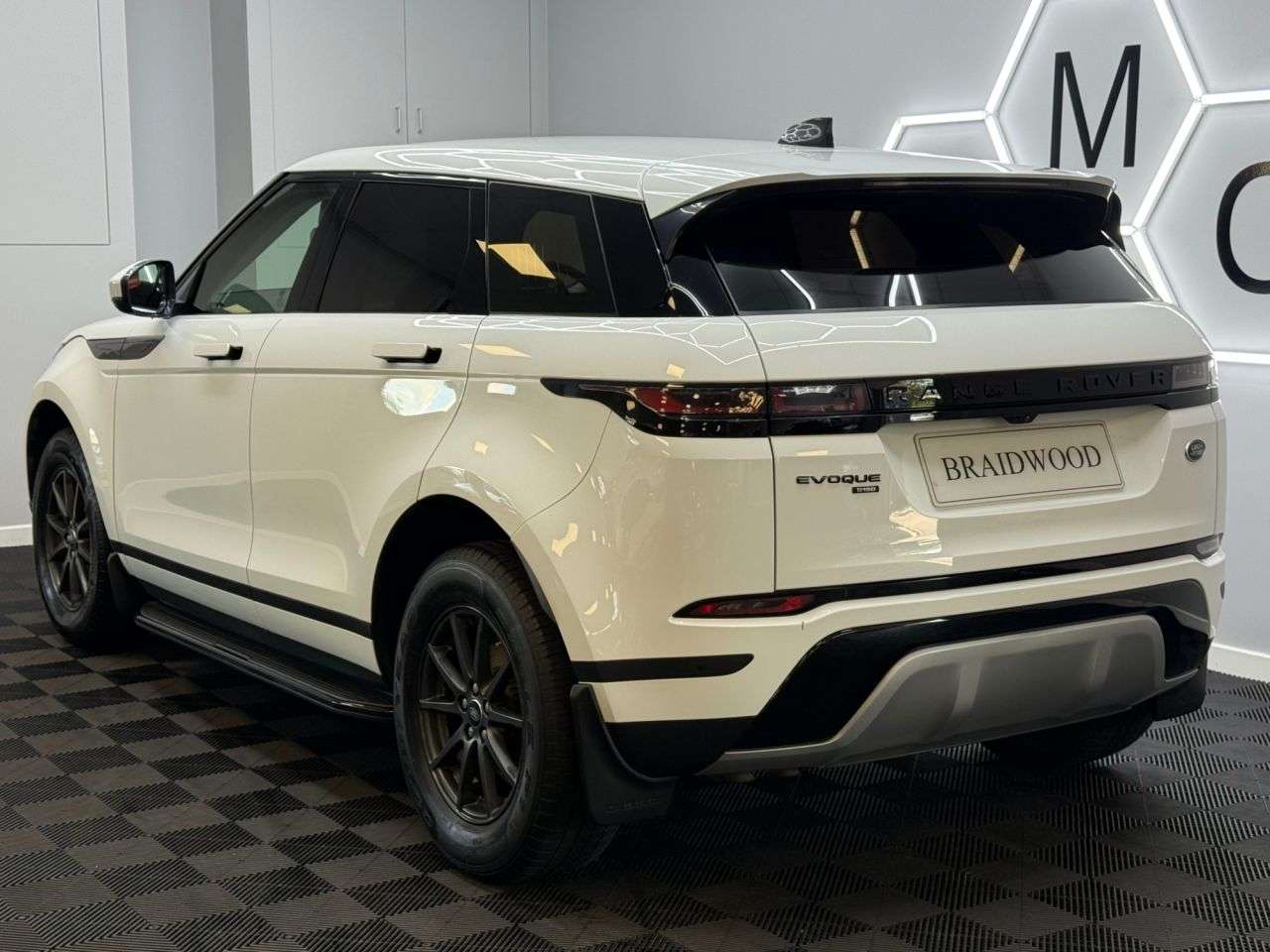 A 2019 LAND ROVER RANGE ROVER EVOQUE 2.0 D150 SUV 5dr Diesel Manual FWD Euro 6 (s/s) (150 ps) A 2019 LAND ROVER RANGE ROVER EVOQUE 2.0 D150 SUV 5dr Diesel Manual FWD Euro 6 (s/s) (150 ps)