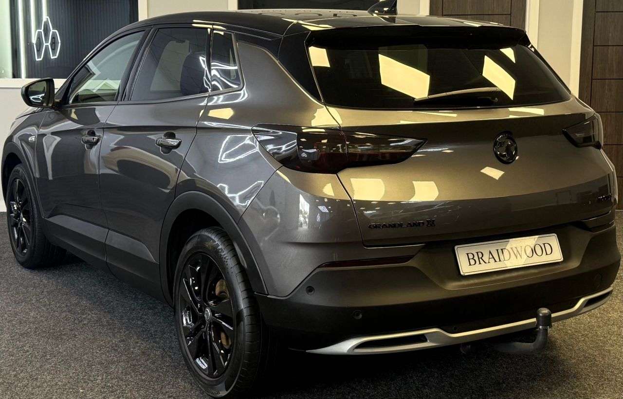 A 2020 VAUXHALL GRANDLAND X 1.2 Turbo SRi Nav SUV 5dr Petrol Manual Euro 6 (s/s) (130 ps) A 2020 VAUXHALL GRANDLAND X 1.2 Turbo SRi Nav SUV 5dr Petrol Manual Euro 6 (s/s) (130 ps)