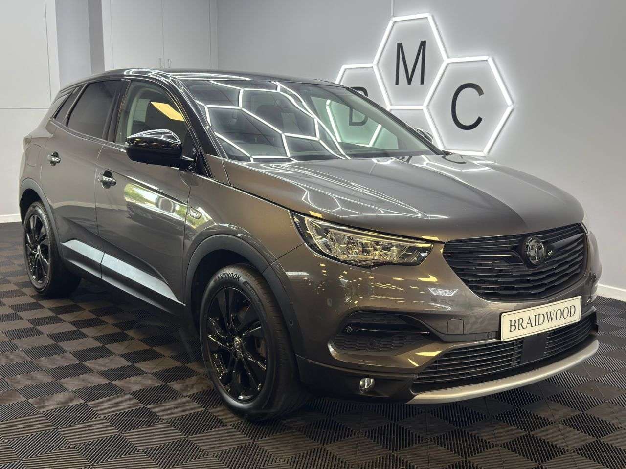 A 2020 VAUXHALL GRANDLAND X 1.2 Turbo SRi Nav SUV 5dr Petrol Manual Euro 6 (s/s) (130 ps) A 2020 VAUXHALL GRANDLAND X 1.2 Turbo SRi Nav SUV 5dr Petrol Manual Euro 6 (s/s) (130 ps)