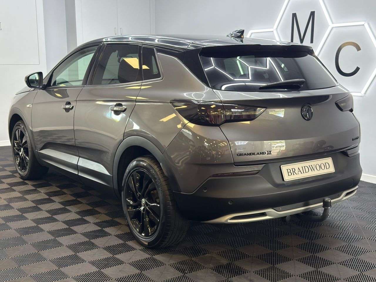 A 2020 VAUXHALL GRANDLAND X 1.2 Turbo SRi Nav SUV 5dr Petrol Manual Euro 6 (s/s) (130 ps) A 2020 VAUXHALL GRANDLAND X 1.2 Turbo SRi Nav SUV 5dr Petrol Manual Euro 6 (s/s) (130 ps)