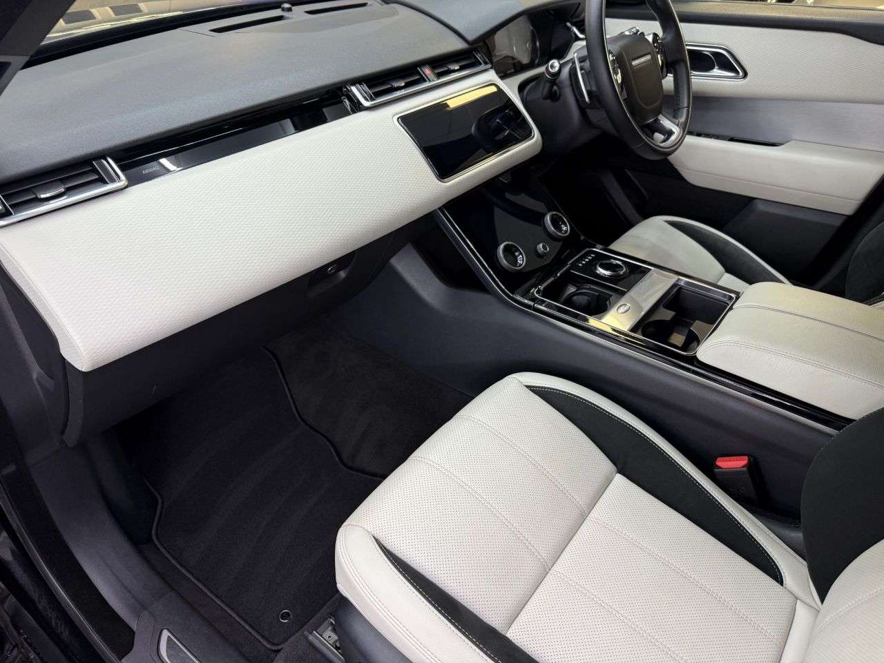 2019 LAND ROVER RANGE ROVER VELAR 2019 LAND ROVER RANGE ROVER VELAR