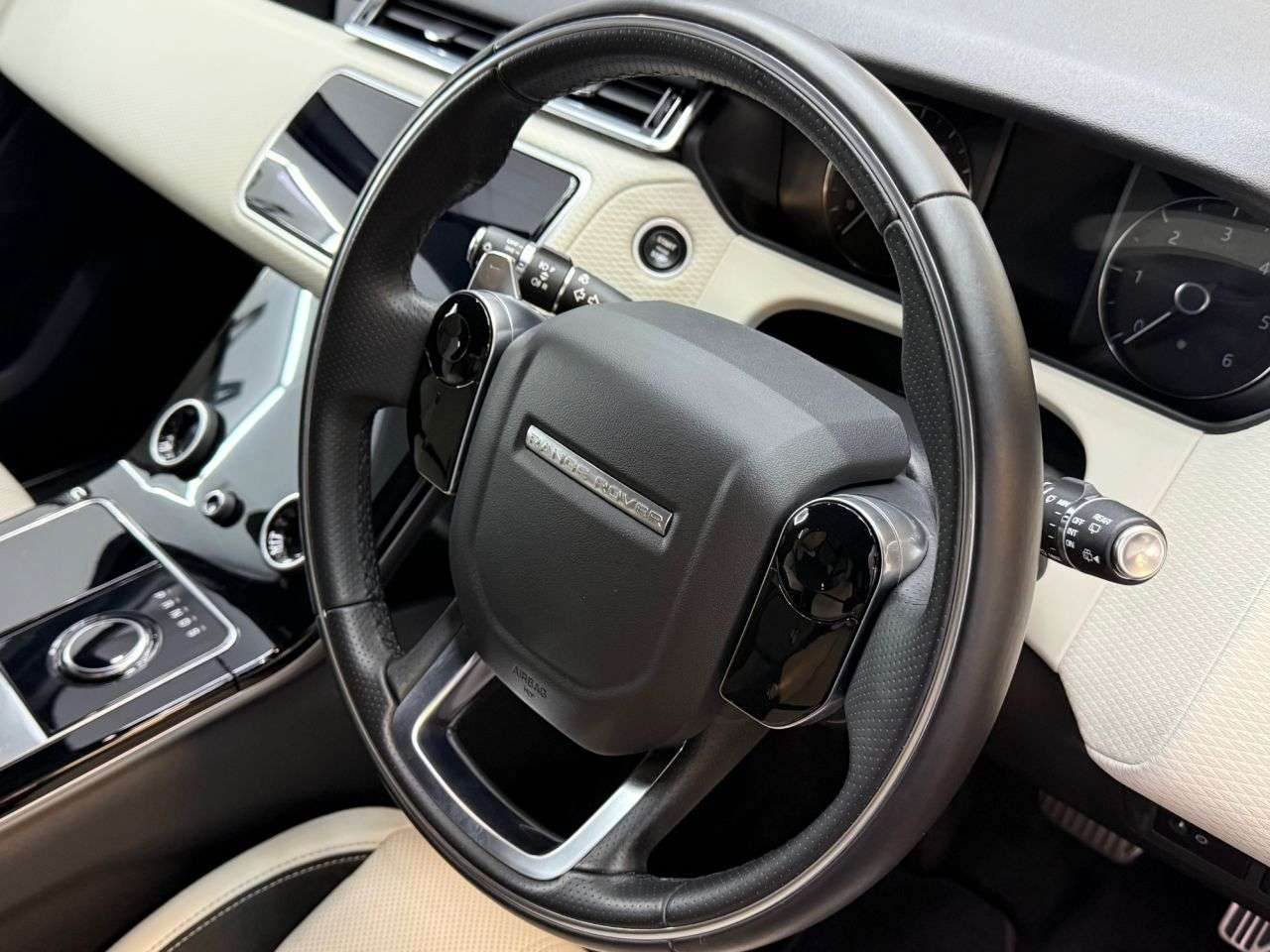 2019 LAND ROVER RANGE ROVER VELAR 2019 LAND ROVER RANGE ROVER VELAR