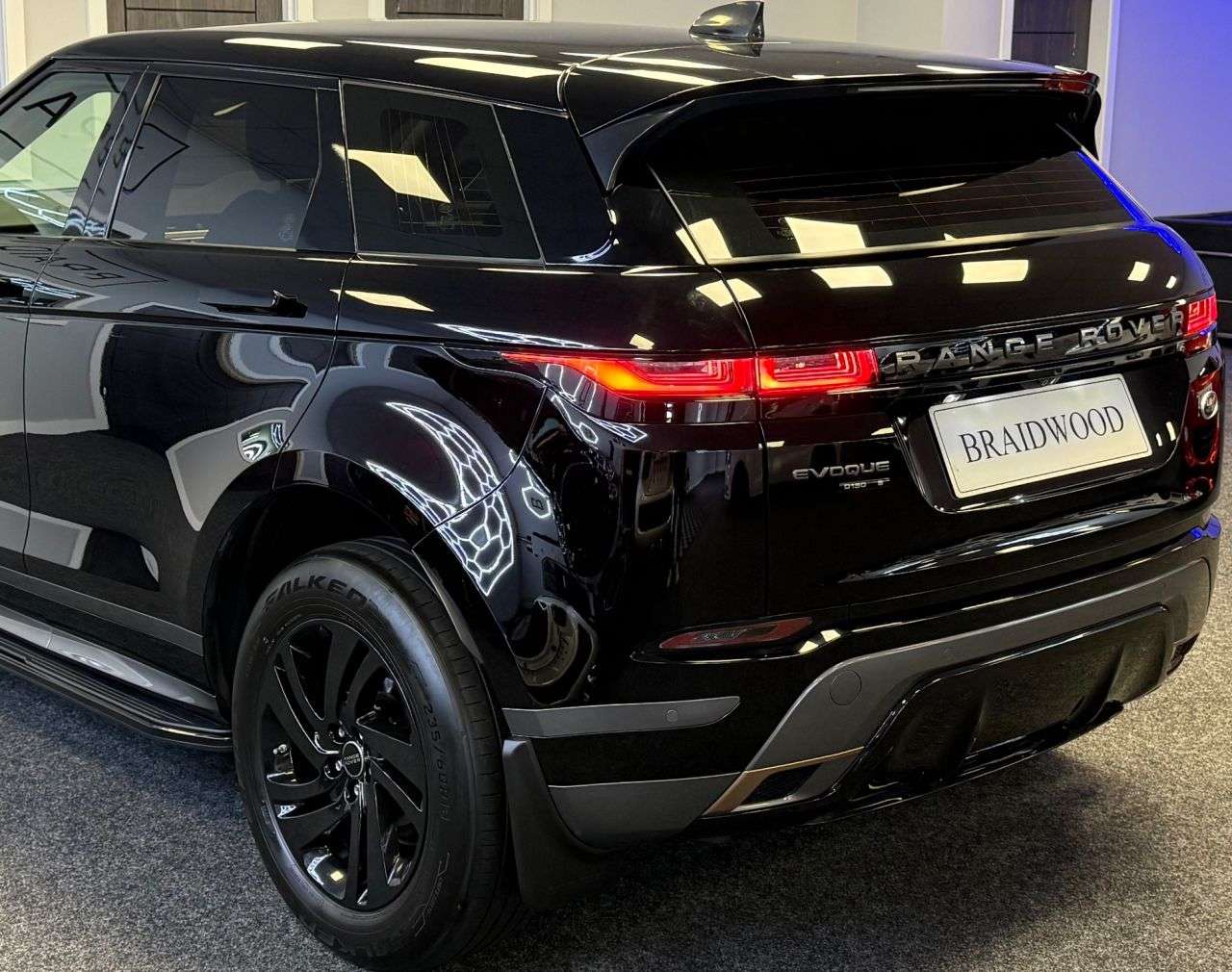 2019 LAND ROVER RANGE ROVER EVOQUE 2019 LAND ROVER RANGE ROVER EVOQUE