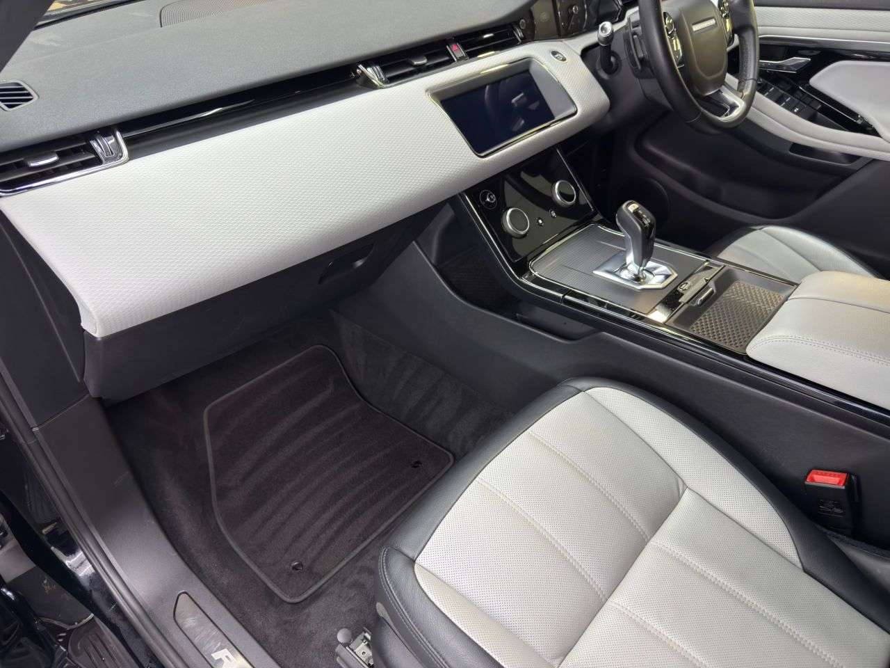 2019 LAND ROVER RANGE ROVER EVOQUE 2019 LAND ROVER RANGE ROVER EVOQUE