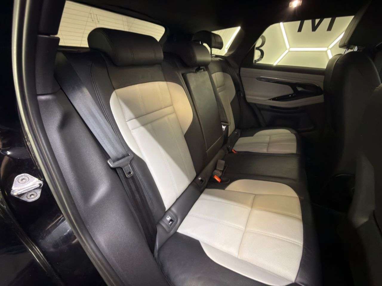 2019 LAND ROVER RANGE ROVER EVOQUE 2019 LAND ROVER RANGE ROVER EVOQUE