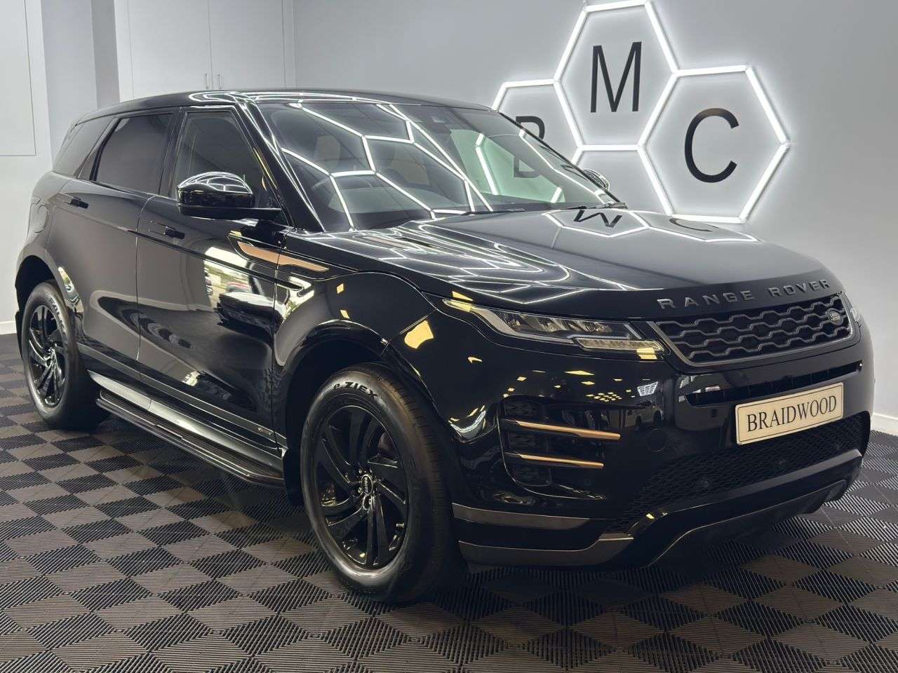 A 2019 LAND ROVER RANGE ROVER EVOQUE 2.0 D150 R-Dynamic S SUV 5dr Diesel Auto 4WD Euro 6 (s/s) (150 ps) A 2019 LAND ROVER RANGE ROVER EVOQUE 2.0 D150 R-Dynamic S SUV 5dr Diesel Auto 4WD Euro 6 (s/s) (150 ps)