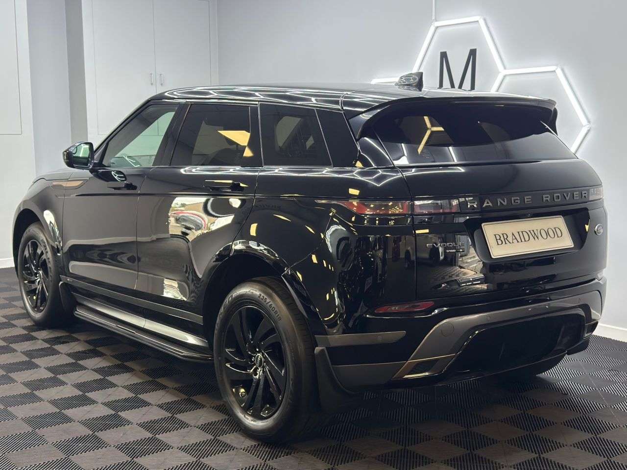 A 2019 LAND ROVER RANGE ROVER EVOQUE 2.0 D150 R-Dynamic S SUV 5dr Diesel Auto 4WD Euro 6 (s/s) (150 ps) A 2019 LAND ROVER RANGE ROVER EVOQUE 2.0 D150 R-Dynamic S SUV 5dr Diesel Auto 4WD Euro 6 (s/s) (150 ps)