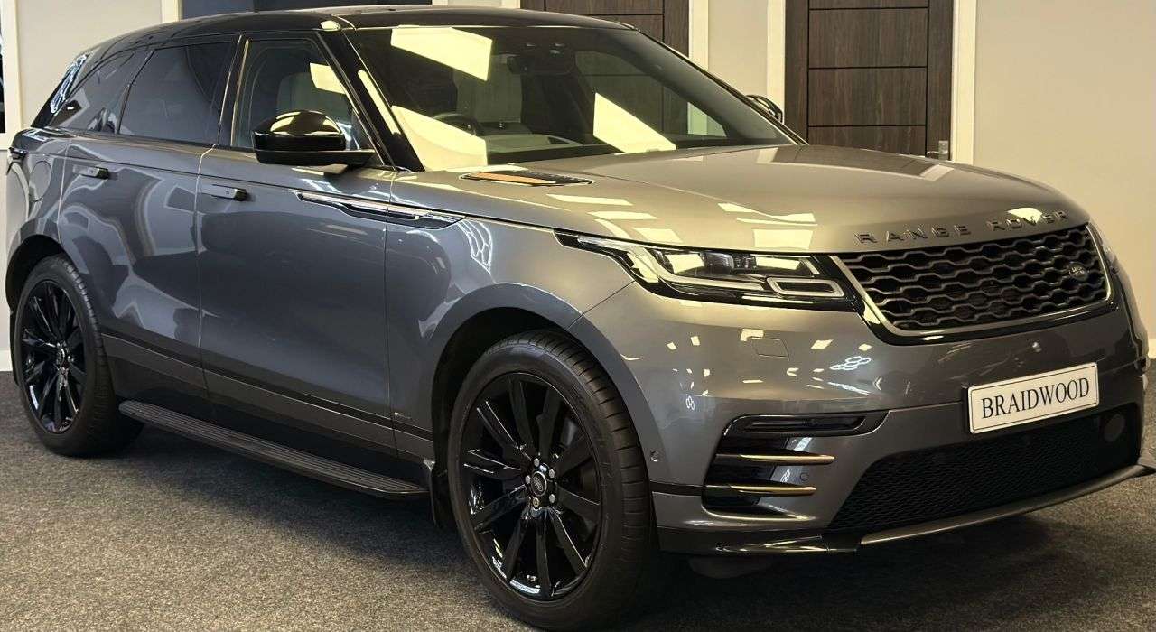 A 2018 LAND ROVER RANGE ROVER VELAR 3.0 SD6 V6 R-Dynamic HSE SUV 5dr Diesel Auto 4WD Euro 6 (s/s) (300 ps) A 2018 LAND ROVER RANGE ROVER VELAR 3.0 SD6 V6 R-Dynamic HSE SUV 5dr Diesel Auto 4WD Euro 6 (s/s) (300 ps)