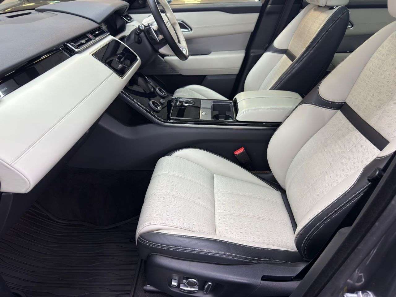 2018 LAND ROVER RANGE ROVER VELAR 2018 LAND ROVER RANGE ROVER VELAR