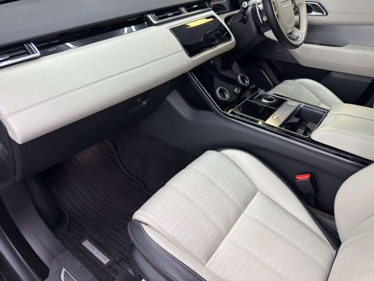 2018 LAND ROVER RANGE ROVER VELAR 2018 LAND ROVER RANGE ROVER VELAR