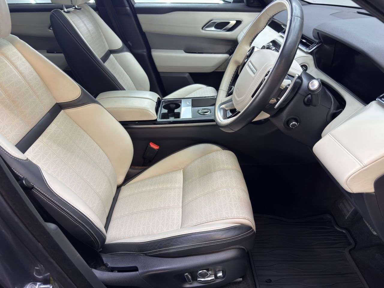 2018 LAND ROVER RANGE ROVER VELAR 2018 LAND ROVER RANGE ROVER VELAR