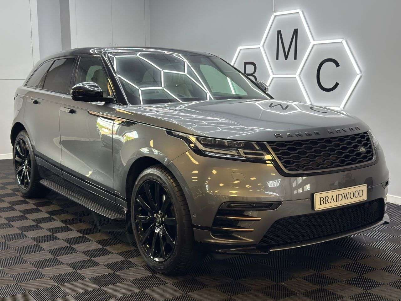 A 2018 LAND ROVER RANGE ROVER VELAR 3.0 SD6 V6 R-Dynamic HSE SUV 5dr Diesel Auto 4WD Euro 6 (s/s) (300 ps) A 2018 LAND ROVER RANGE ROVER VELAR 3.0 SD6 V6 R-Dynamic HSE SUV 5dr Diesel Auto 4WD Euro 6 (s/s) (300 ps)