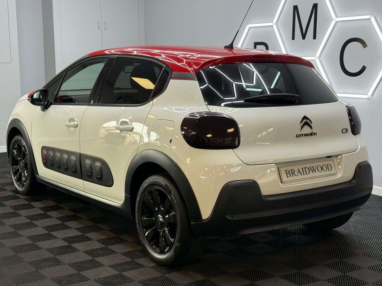 A 2017 CITROEN C3 1.2 PureTech Flair Hatchback 5dr Petrol Manual Euro 6 (82 ps) A 2017 CITROEN C3 1.2 PureTech Flair Hatchback 5dr Petrol Manual Euro 6 (82 ps)