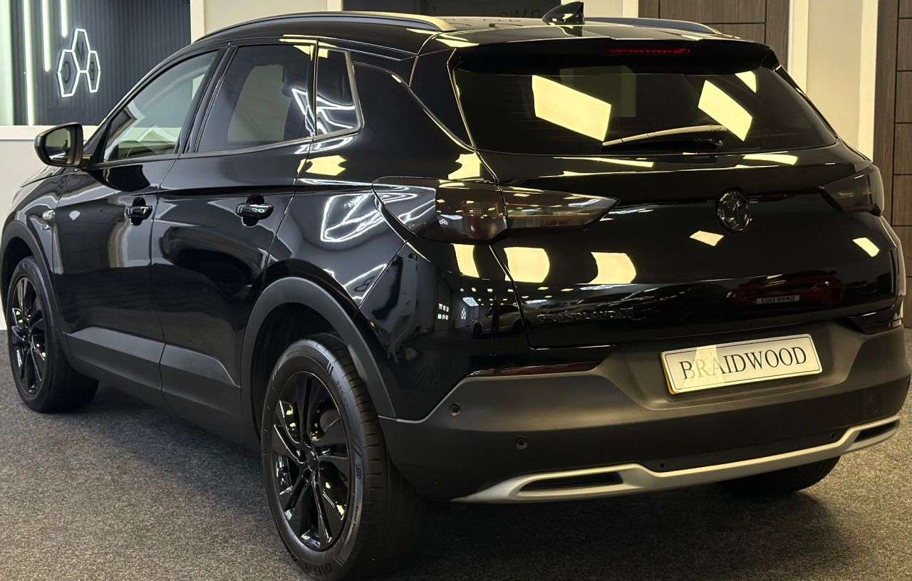 A 2021 VAUXHALL GRANDLAND X 1.2 Turbo Griffin Edition SUV 5dr Petrol Manual Euro 6 (s/s) (130 ps) A 2021 VAUXHALL GRANDLAND X 1.2 Turbo Griffin Edition SUV 5dr Petrol Manual Euro 6 (s/s) (130 ps)