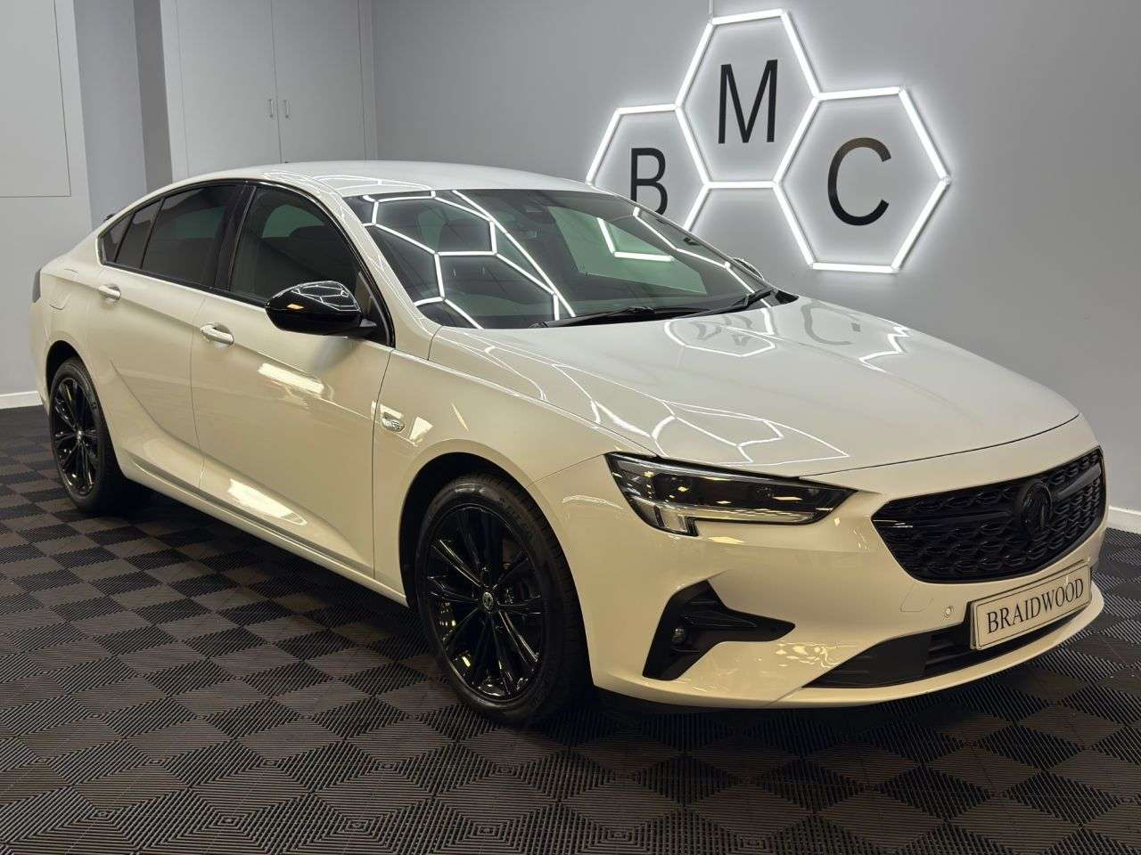 A 2021 VAUXHALL INSIGNIA 1.5 Turbo D Ultimate Nav Grand Sport 5dr Diesel Manual Euro 6 (s/s) (122 ps A 2021 VAUXHALL INSIGNIA 1.5 Turbo D Ultimate Nav Grand Sport 5dr Diesel Manual Euro 6 (s/s) (122 ps