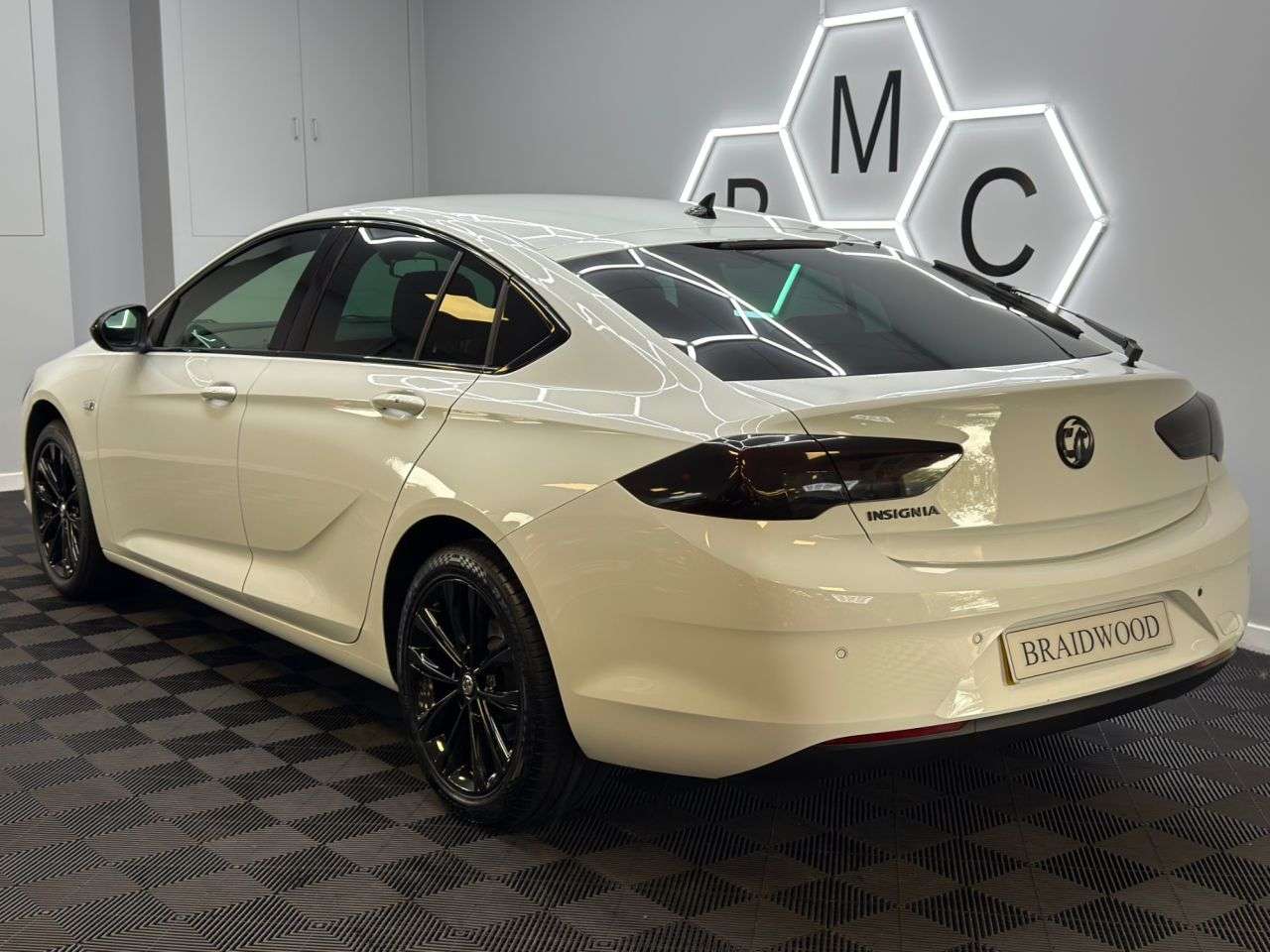 A 2021 VAUXHALL INSIGNIA 1.5 Turbo D Ultimate Nav Grand Sport 5dr Diesel Manual Euro 6 (s/s) (122 ps A 2021 VAUXHALL INSIGNIA 1.5 Turbo D Ultimate Nav Grand Sport 5dr Diesel Manual Euro 6 (s/s) (122 ps