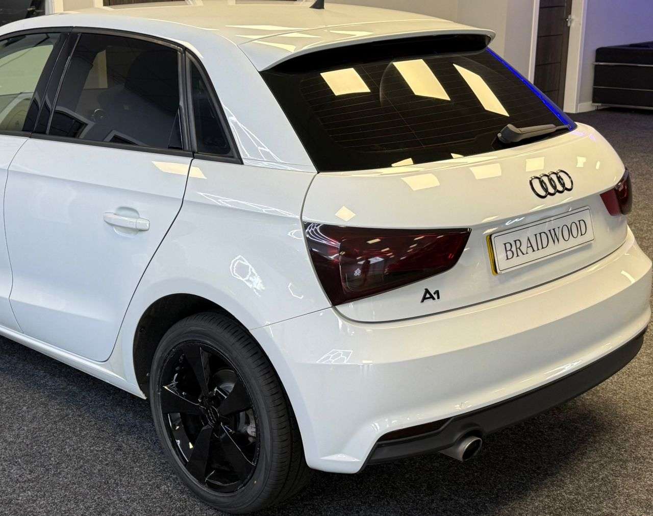 2017 AUDI A1 2017 AUDI A1