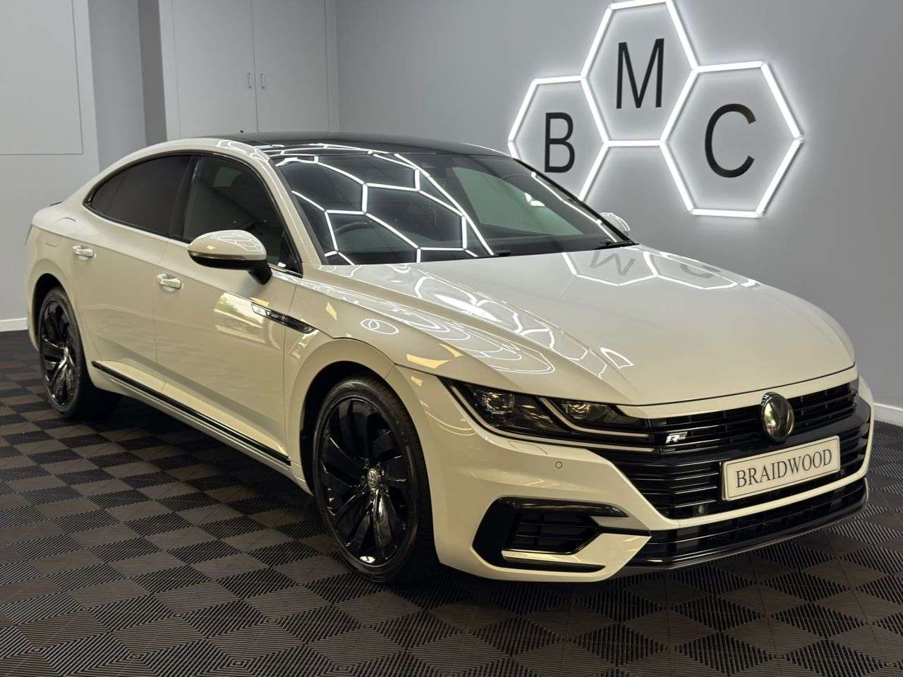 A 2019 VOLKSWAGEN ARTEON 2.0 TDI R-Line Fastback 5dr Diesel DSG Euro 6 (s/s) (150 ps) A 2019 VOLKSWAGEN ARTEON 2.0 TDI R-Line Fastback 5dr Diesel DSG Euro 6 (s/s) (150 ps)