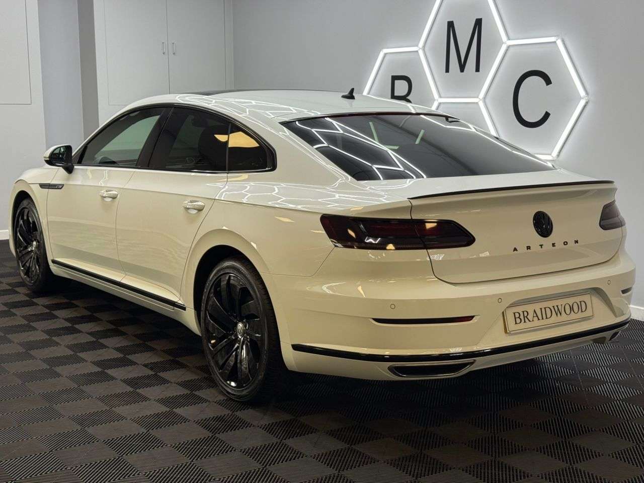 A 2019 VOLKSWAGEN ARTEON 2.0 TDI R-Line Fastback 5dr Diesel DSG Euro 6 (s/s) (150 ps) A 2019 VOLKSWAGEN ARTEON 2.0 TDI R-Line Fastback 5dr Diesel DSG Euro 6 (s/s) (150 ps)