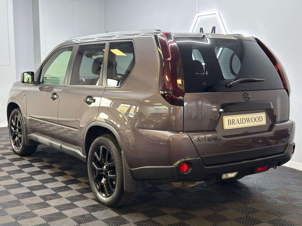 A 2014 NISSAN X-TRAIL 2.0 dCi Tekna SUV 5dr Diesel Manual 4WD Euro 5 (AVM) (173 ps) A 2014 NISSAN X-TRAIL 2.0 dCi Tekna SUV 5dr Diesel Manual 4WD Euro 5 (AVM) (173 ps)