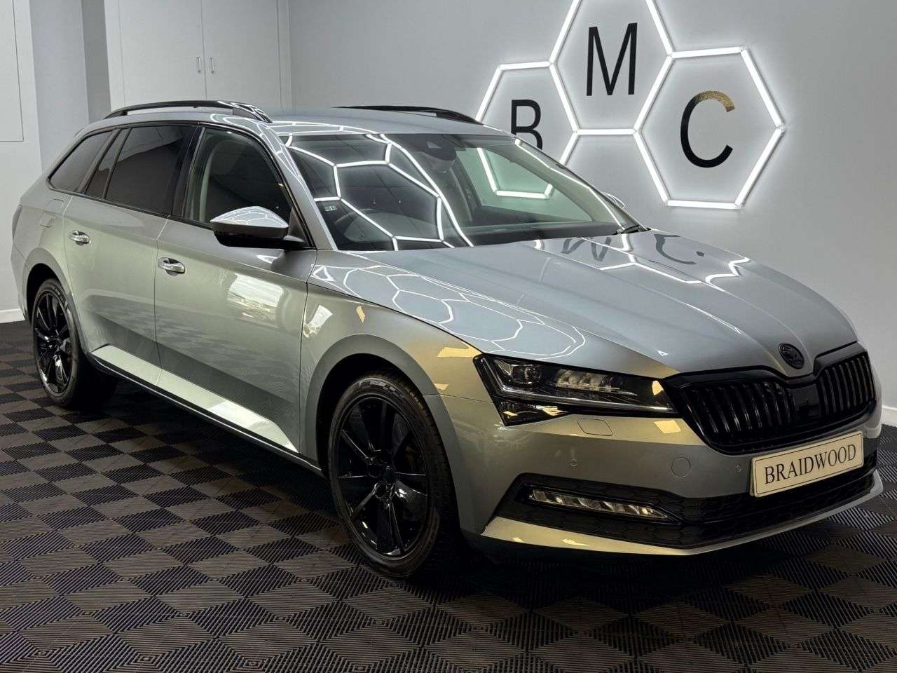 A 2021 SKODA SUPERB 1.5 TSI ACT SE L Estate 5dr Petrol DSG Euro 6 (s/s) (150 ps) A 2021 SKODA SUPERB 1.5 TSI ACT SE L Estate 5dr Petrol DSG Euro 6 (s/s) (150 ps)